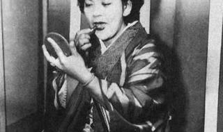 1个女人和32个男人